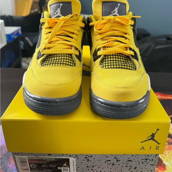 Jordan 4 lightning 2021 size 6.5 main image 5